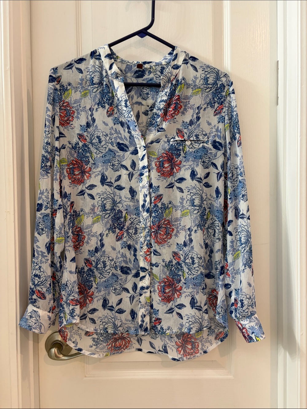 Kut from the Kloth White Floral Button-Down Shirt with Blue and Red Accents